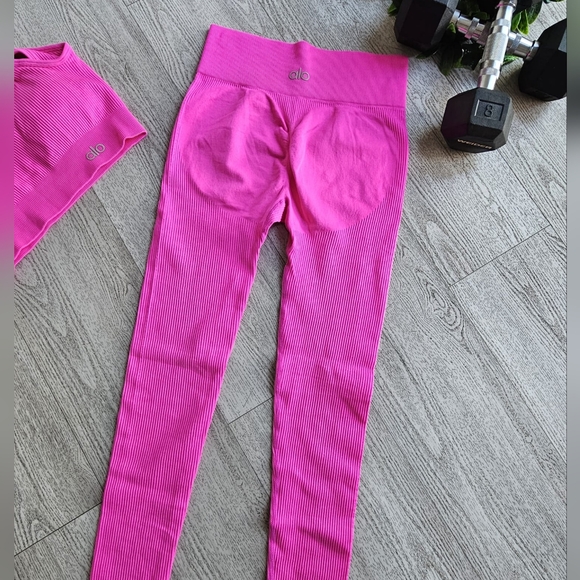 ALO Yoga Fuchsia Ribbed Leggings and Top Set - Picture 4 of 8